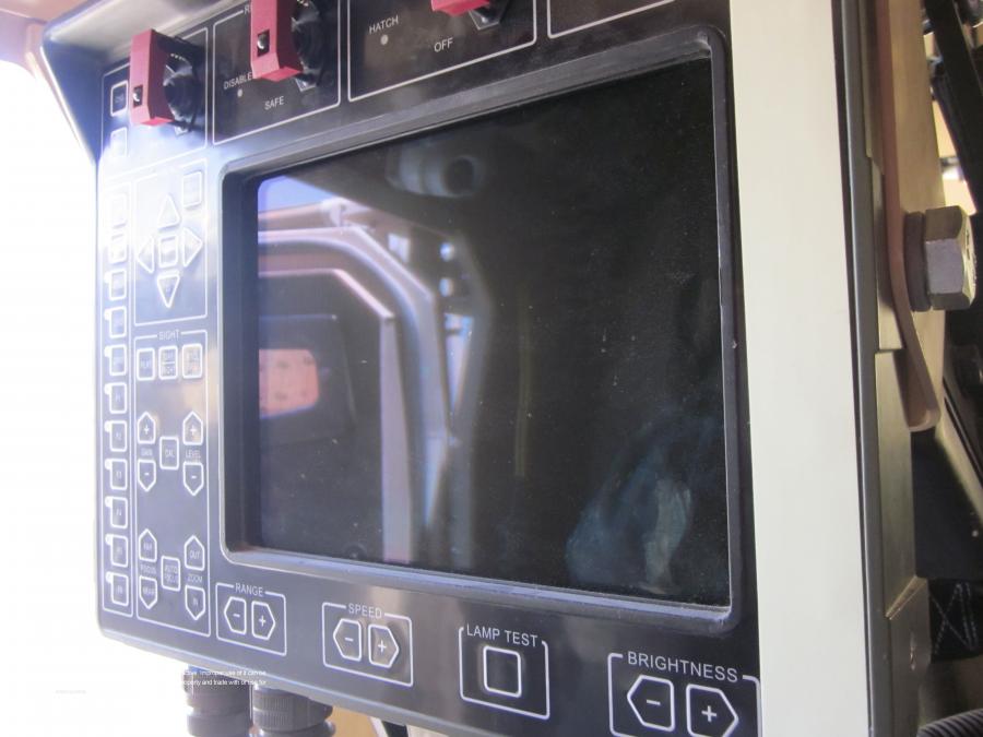 Детали интерьера Oshkosh M-ATV 2009 года  (фото 359 из 676)